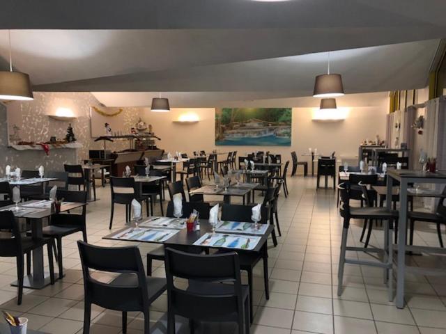 Logis Hotel Le Clos Saint Loup Bram Экстерьер фото