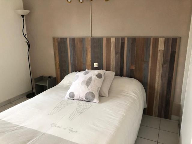 Logis Hotel Le Clos Saint Loup Bram Экстерьер фото